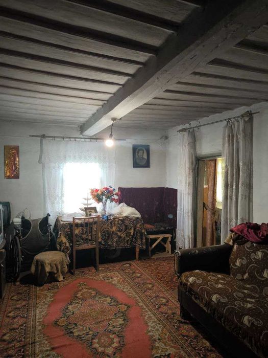 Продаж будинку з виходом до озера