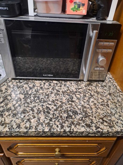 Cozinha completa em madeira maciça