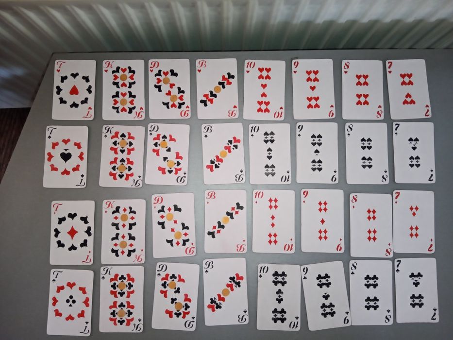 Карты игральные, стос