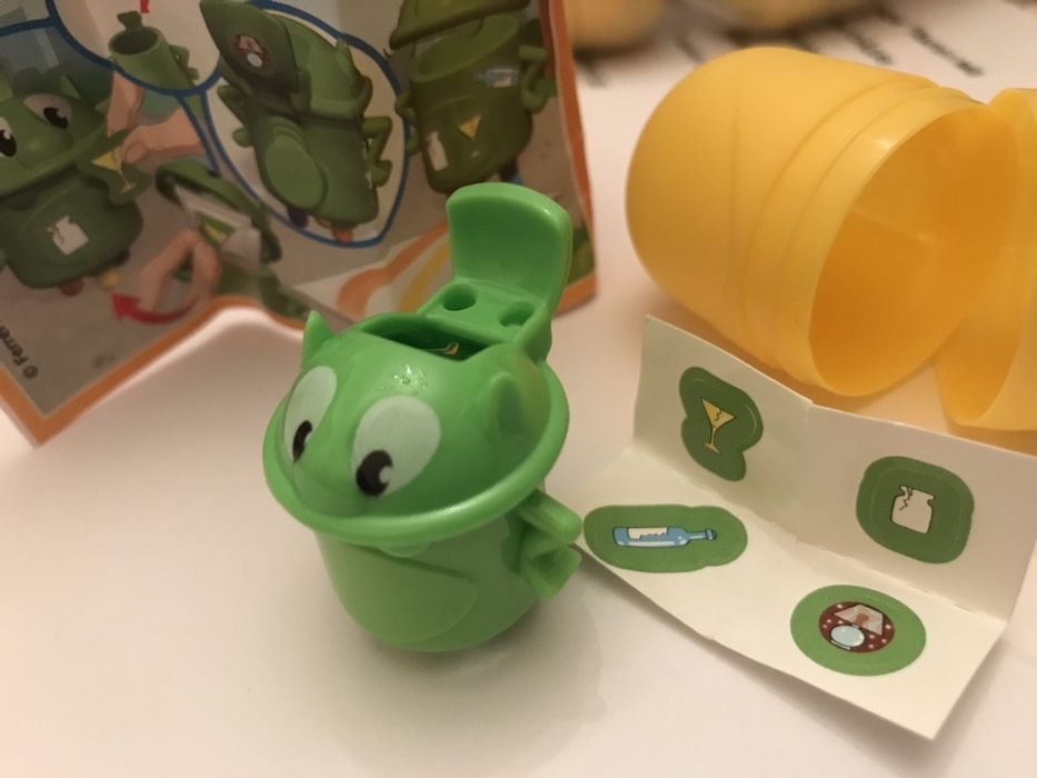 Игрушки-кисточки и карандаши из киндер сюрприз