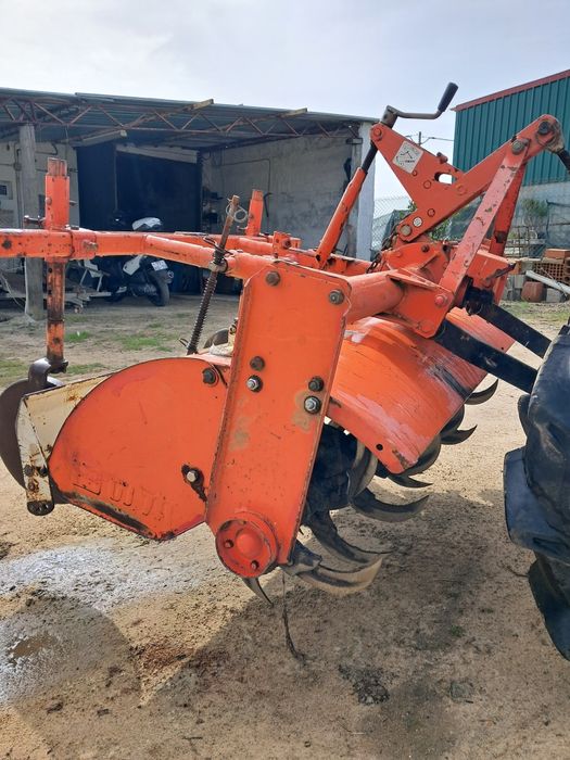 Vendo frese  com 1.50cm  e caixa carga 1.60cm marca galuch