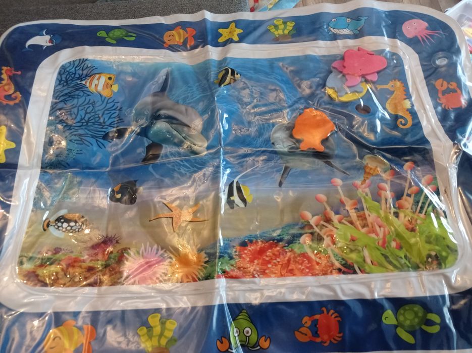 Mata wodna z rybkami