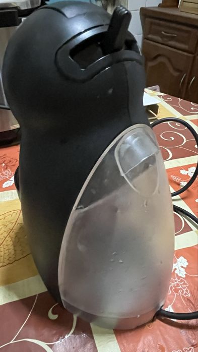 Máquina café Krups Dolce Gusto Piccolo a funcionar c/ fuga