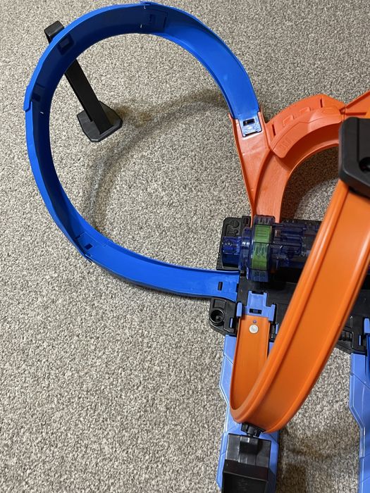 Трек Хот Вілс Corkscrew Crash Track