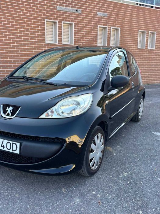 Peugeot 107 1.0 – 2006 | 145.668 km | €4.500