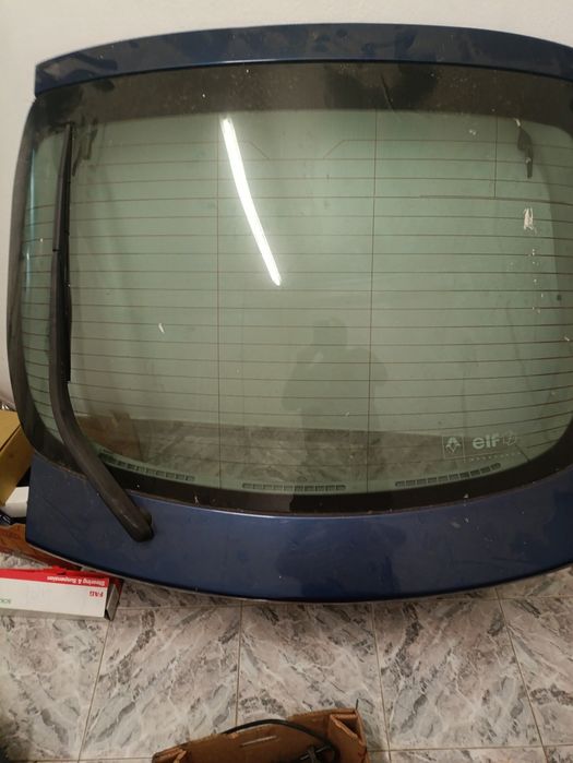 Tampa da mala completa com vidro e farolins . Caixa velocidade farois