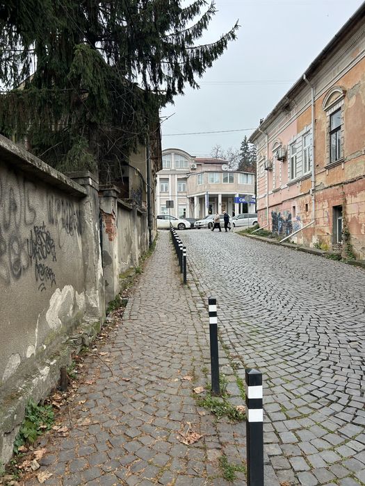 Продам будинок з ділянкою в центрі міста