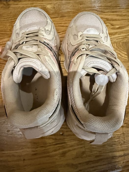 Продам кросівки для дівчинки Reserved