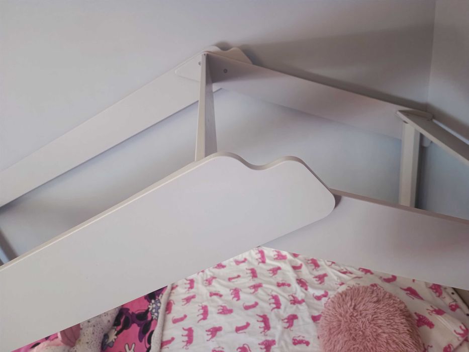 Caminha linda! Com estrado incluído