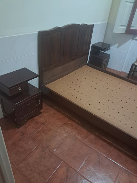 Mobilia deQuarto completo em madeira antigo