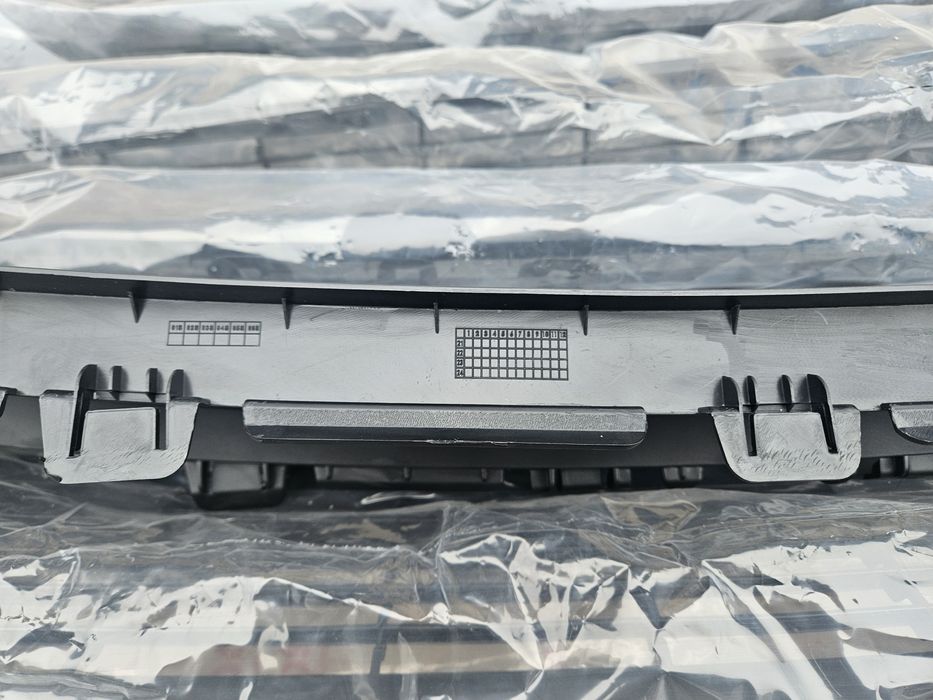 Решётка переднего бампера гриль Tesla Model Y 1493759