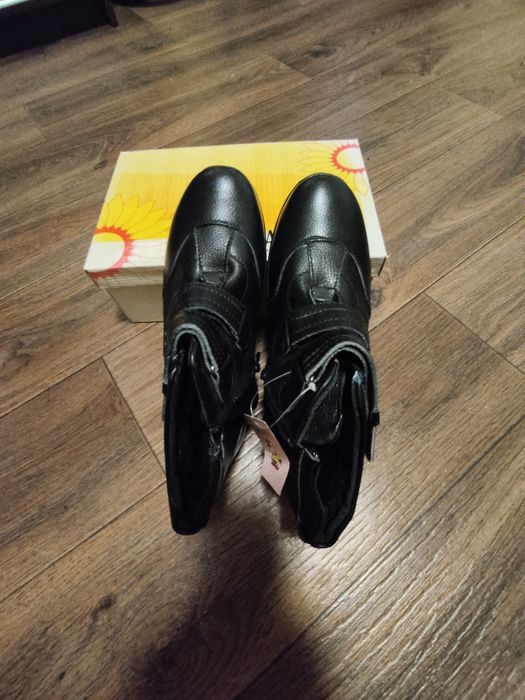 Продам новые зимние детские ботинки 35 р.