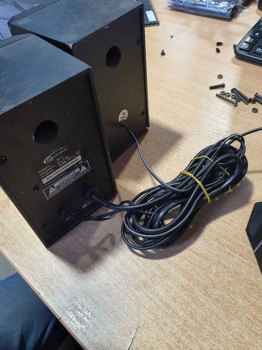 Колонуи 2.0 Gemix TF3 2 по 3 Вт питание 220В нерабочие. целые.