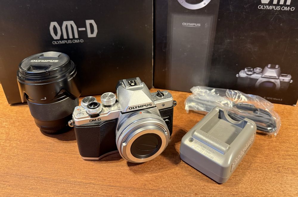 Olympus OM-D 10 II komplet + dwa obiektywy stan idealny