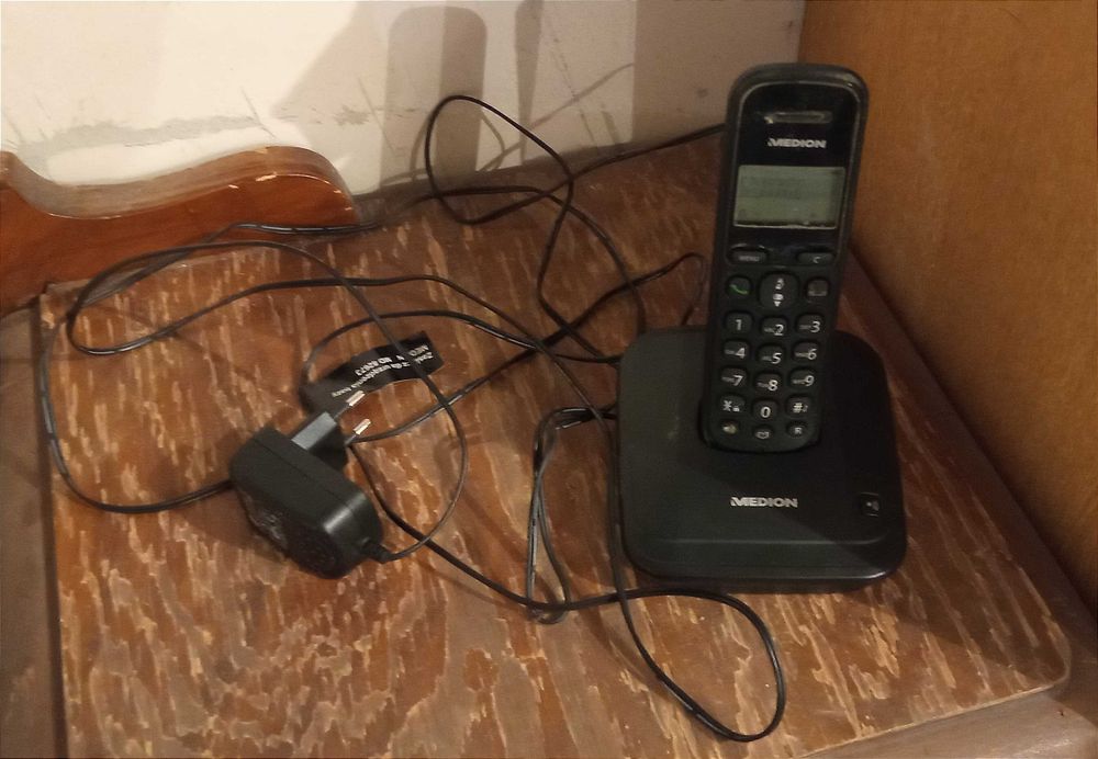 Bezprzewodowy Telefon Stacjonarny (DECT) marki Medion, model MD 82673 (MSN: 5004 7926).