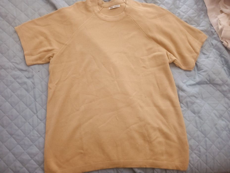 T-shirt amarela em excelente estado