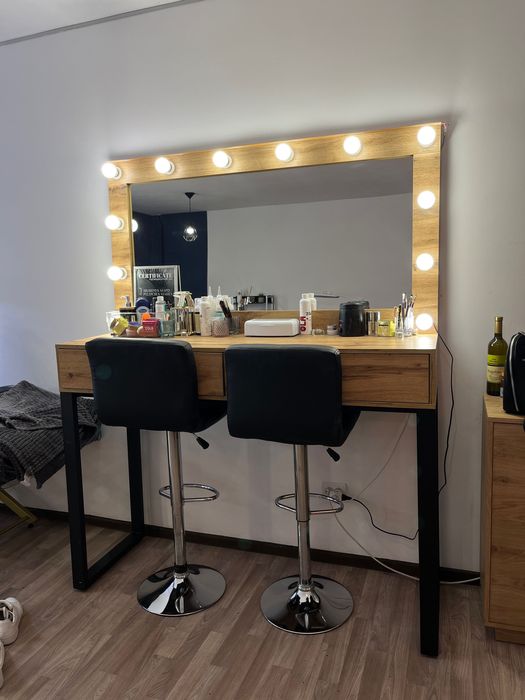 Візажний столик для б‘юті майстрів