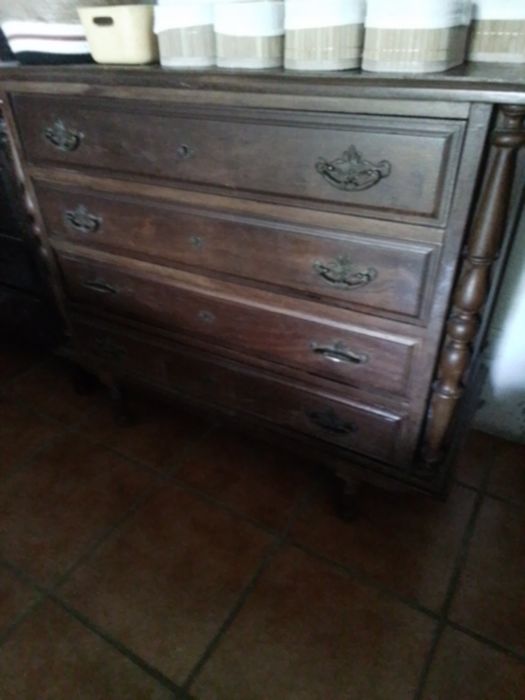 Comoda e cristaleira