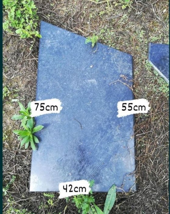 Várias pedras em granito preto polido