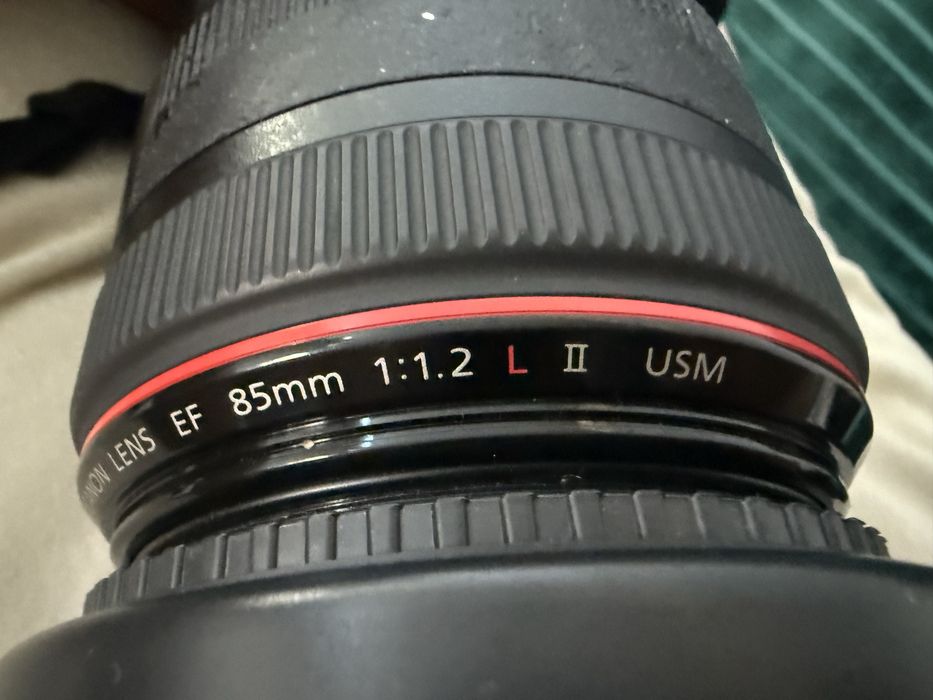 Canon EF 85mm 1.2L II com muito pouco uso.