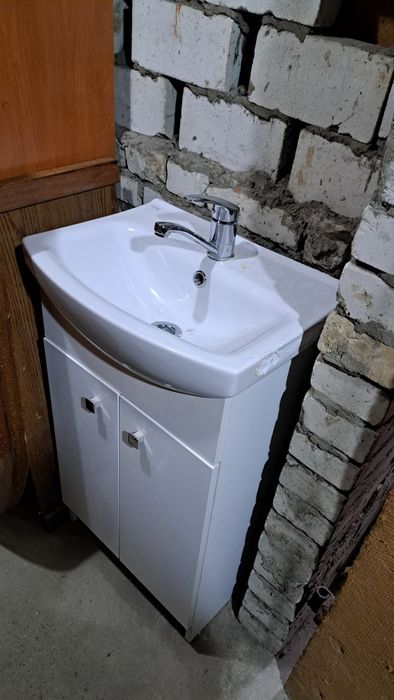 Umywalka łazienkowa z baterią