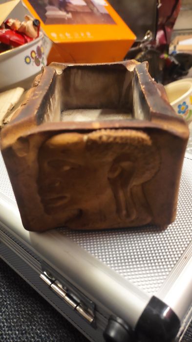 Stara stylowa popielniczka