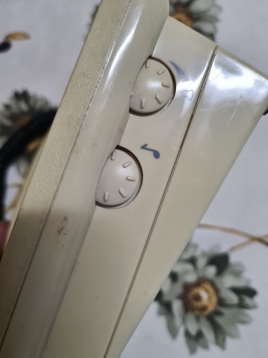 Telefone de teclas antigo