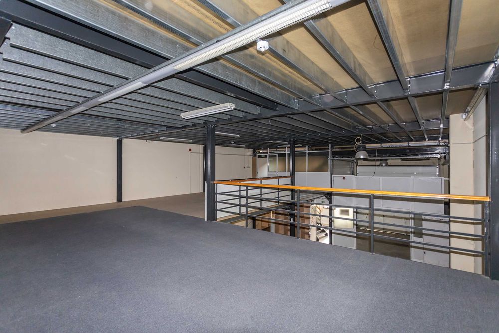 Armazém C/ Escritórios no Barreiro