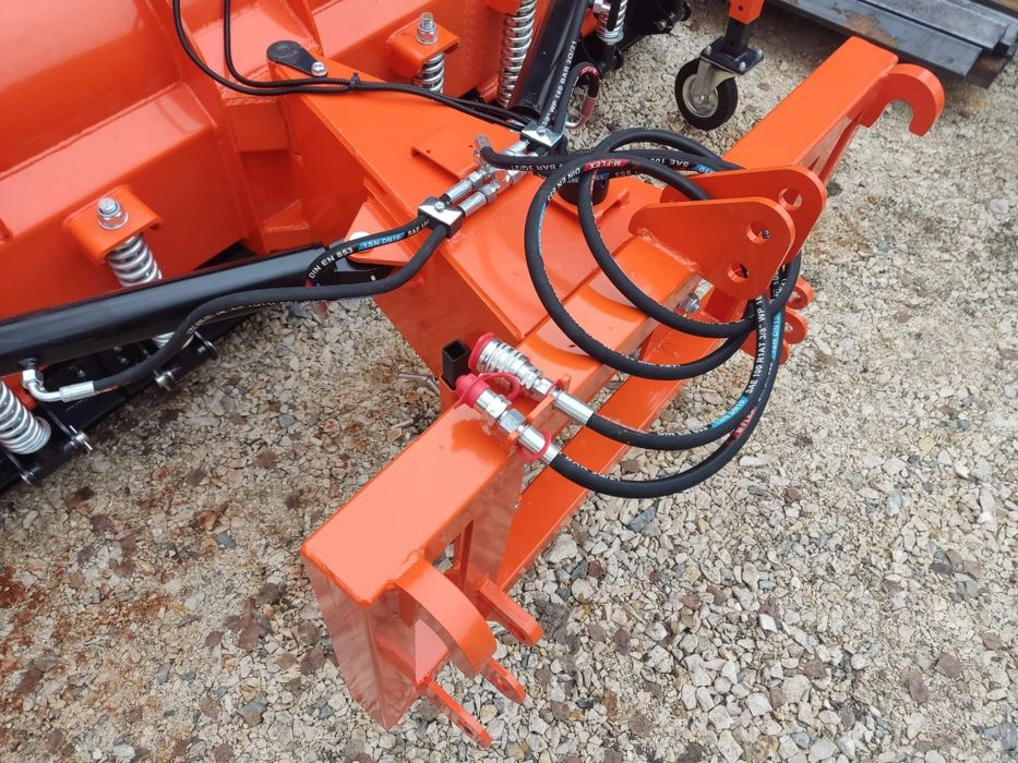 Mocny pług prosty do śniegu z hydrauliką Metal-technik do tuza tura