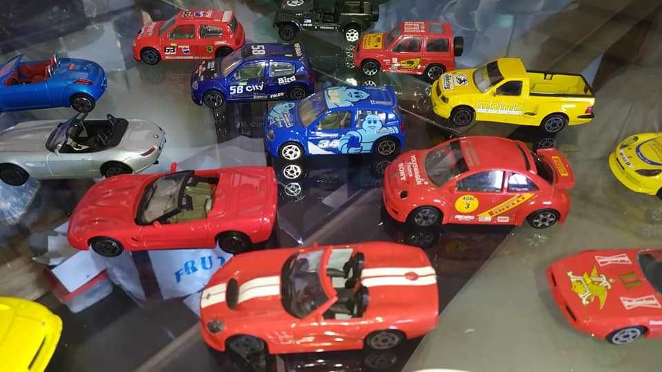 27 carros miniaturas burago escala 1/43