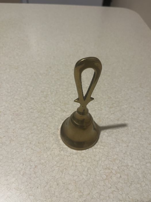 Mosiężny dzwonek z rączką 14 cm wysokości