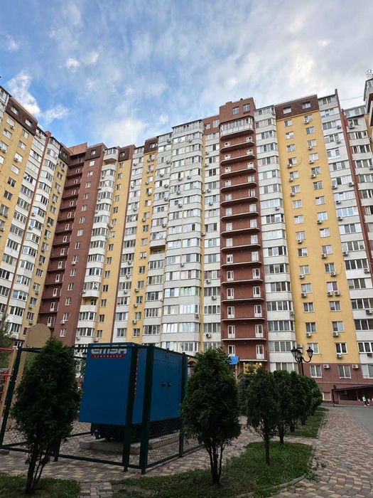 Радужный. Квартира з ремонтом.