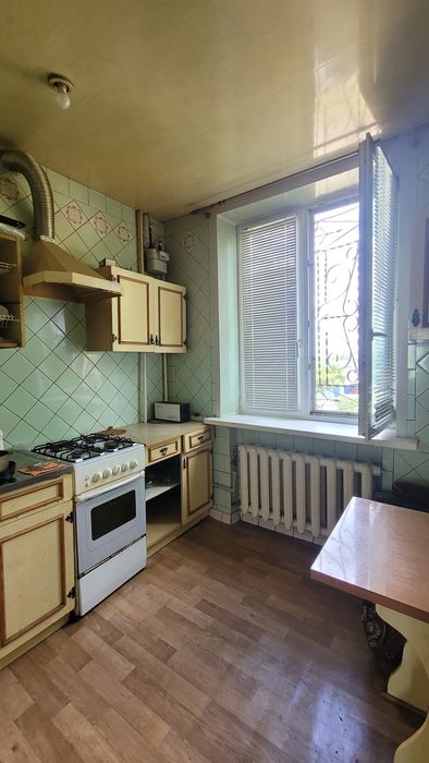 Продам 4х кімнатну квартиру.  Центр міста.
