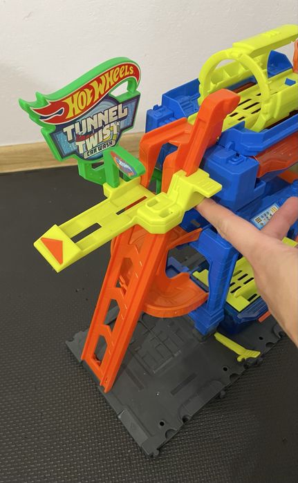 Zjeżdżalnia Hot Wheels Myjnia odjazdowe zakręty garaż