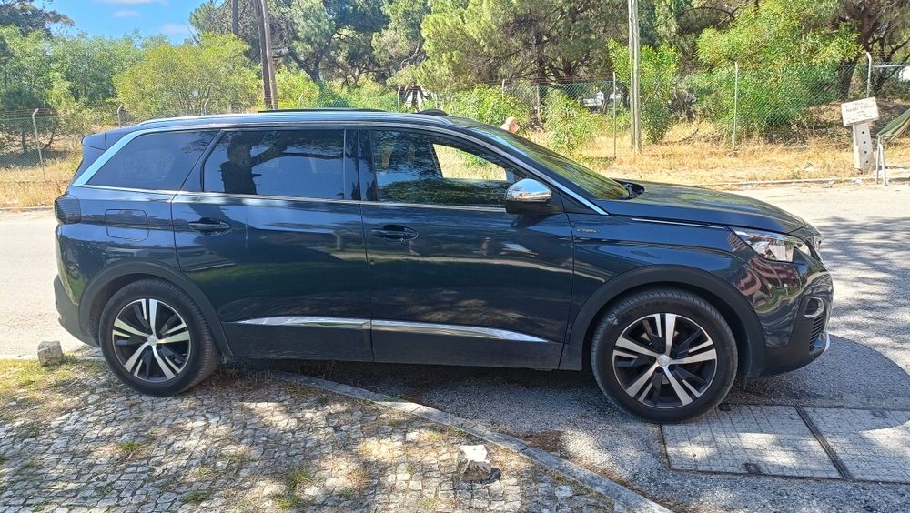 5008 GT Line 1.5 manual Peugeot 7 Lugares — photo 2