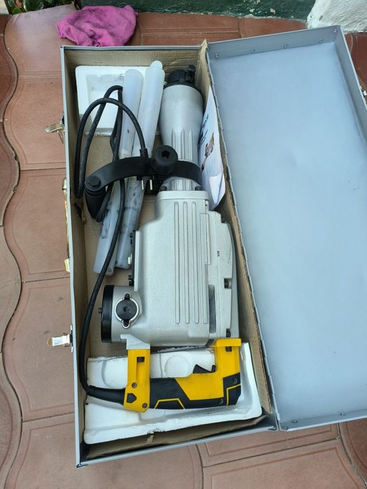 Martelos elétricos novos, comprei no começo do ano, só foi usado uma vez. Vendendo pois não as uso