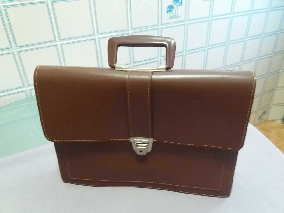 Pastas de Executivo, em pele e cabedal desde 8 euros, oportunidade