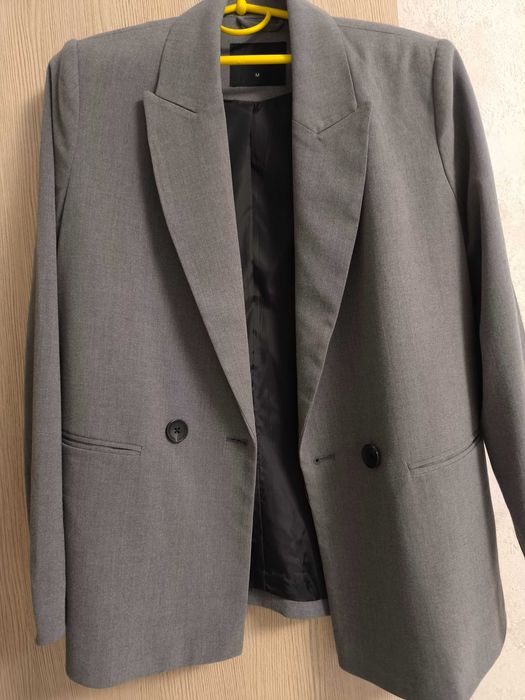 Сірий жіночий піджак