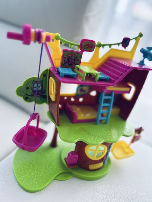 MojiPops Tree hause