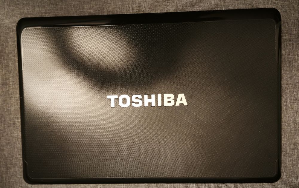 Portátil TOSHIBA sattelite A660 12X intel i7 disco SSD 500GbHarman Kar