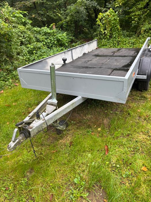 Przyczepa towarowa niemiecka dwuosiowa z hamulcem najazdowym