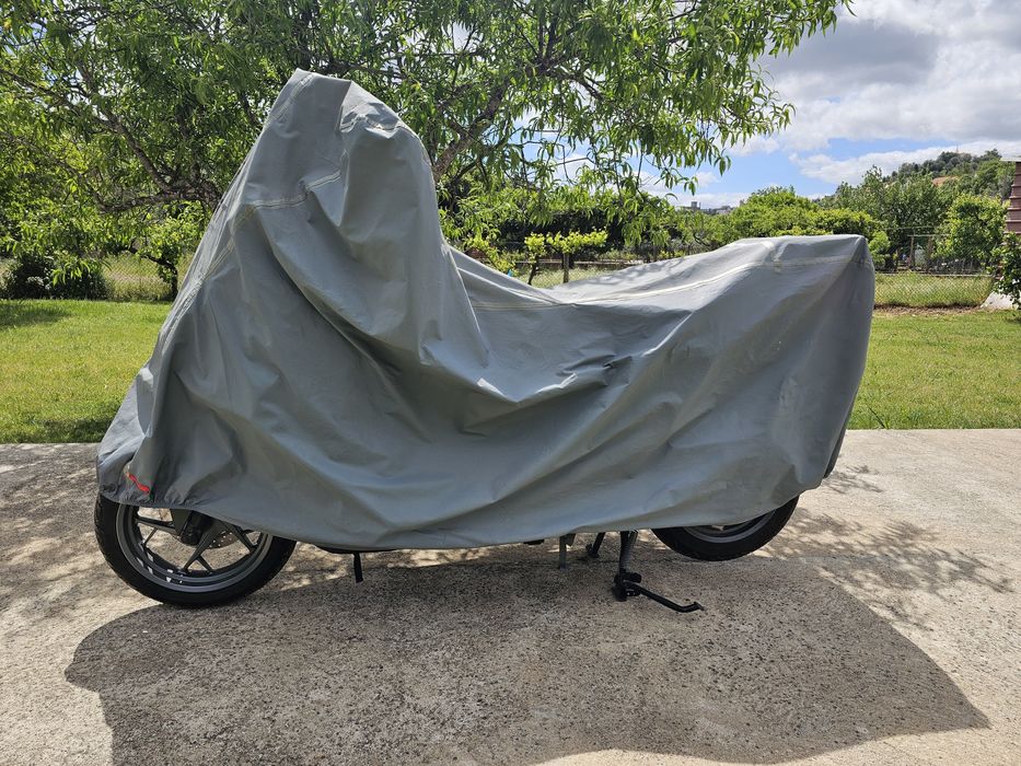 Scooter – Yamaha XMAX 125, ano 2024, estado como novo
