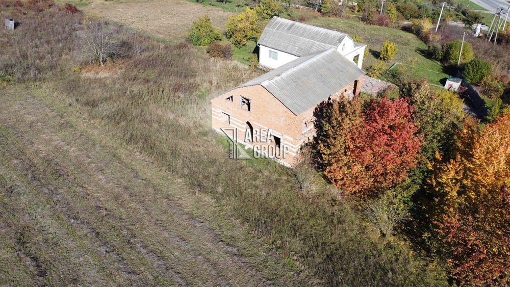 Продається земельна ділянка з недобудовою с.Довжок.