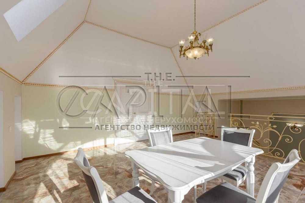 Оренда будинку в центрі міста з басейном!