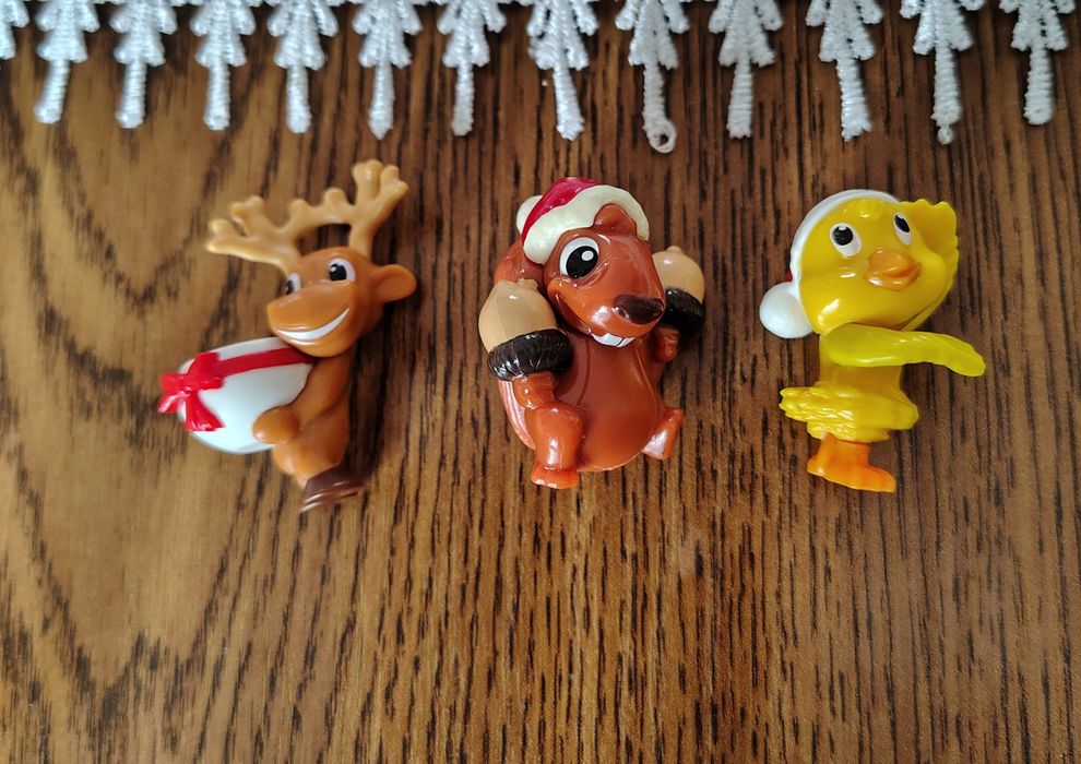 Figurki zabawki  kolekcjonerskie  2013 r Kinder  3 szt
