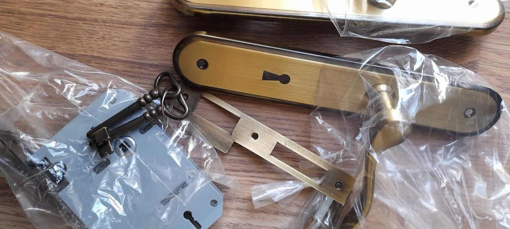 Fechadura / puxadores e dobradiças novos em oxidado frances