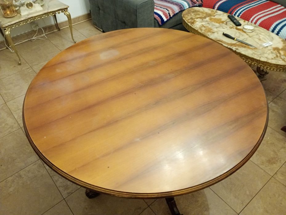 Okrągły stół z 4 krzeslami