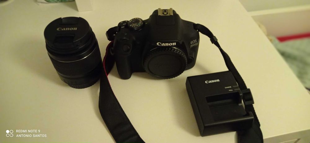 Máquina fotográfica canon 2000D