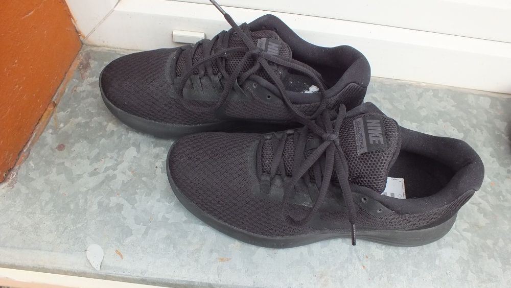 Super buty sportowe marki Nike w roz 42,5