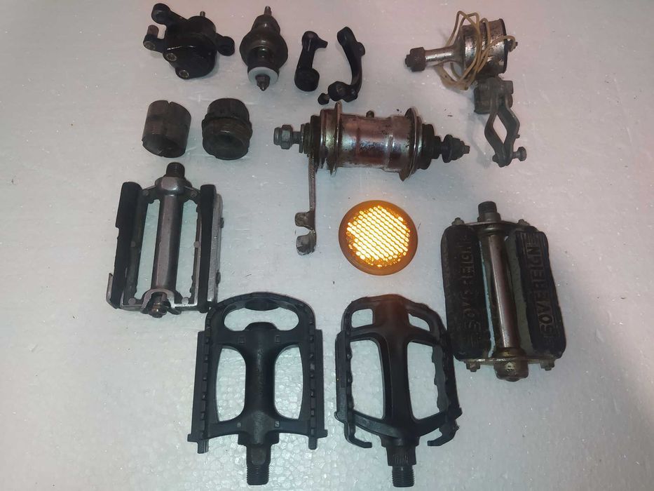 Детали для велосипеда ,педали, камера